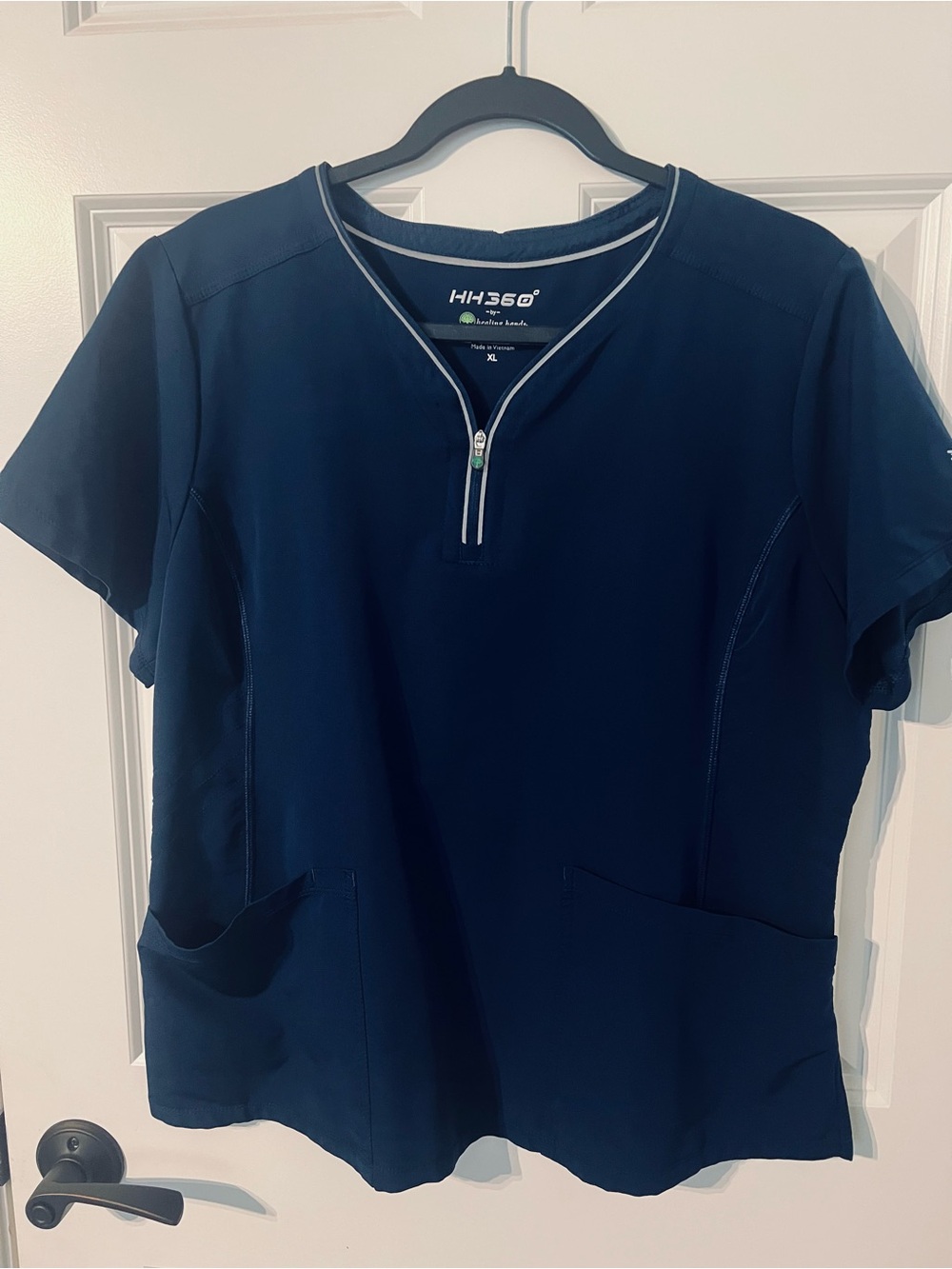 2 healing hands scrub tops XL - Navy Zip-Front Short Sleeve